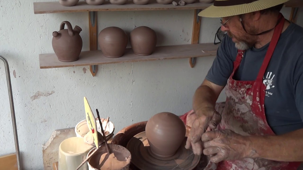 How to a make a Spanish water container !  or 'BOTIJO'