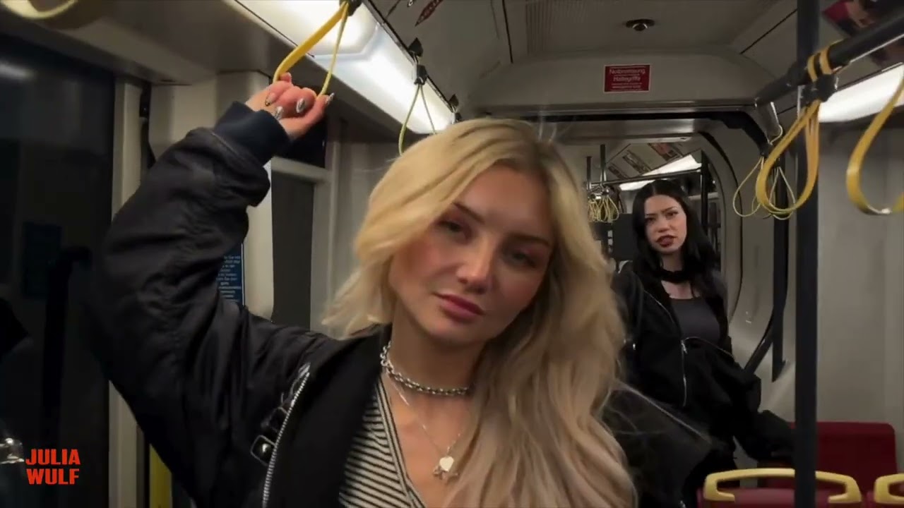 Julia Wulf - Primitivo