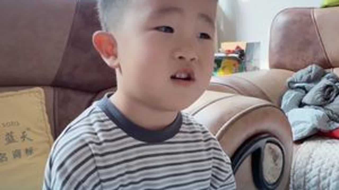 路虎这一天天的，天马行空的，你根本想不通他在想啥！ 他现在就知道吃醋吗？#农村娃趣事