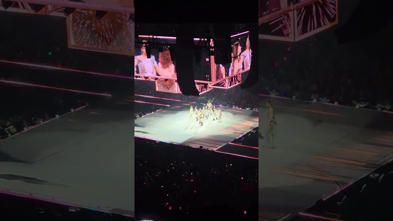 TWICE - ONE SPARK live (THIS IS FOR World Tour)