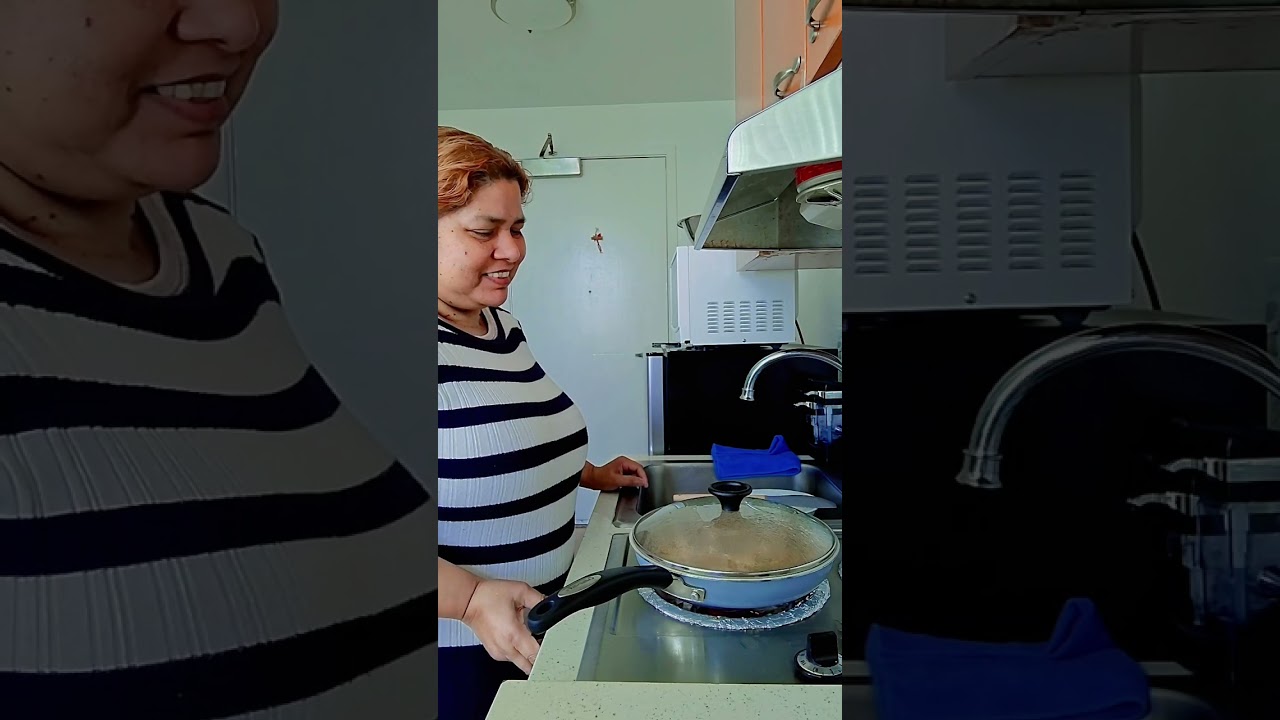 aqui.cosinando.unos.filetes.de.pescado.con.salsa.