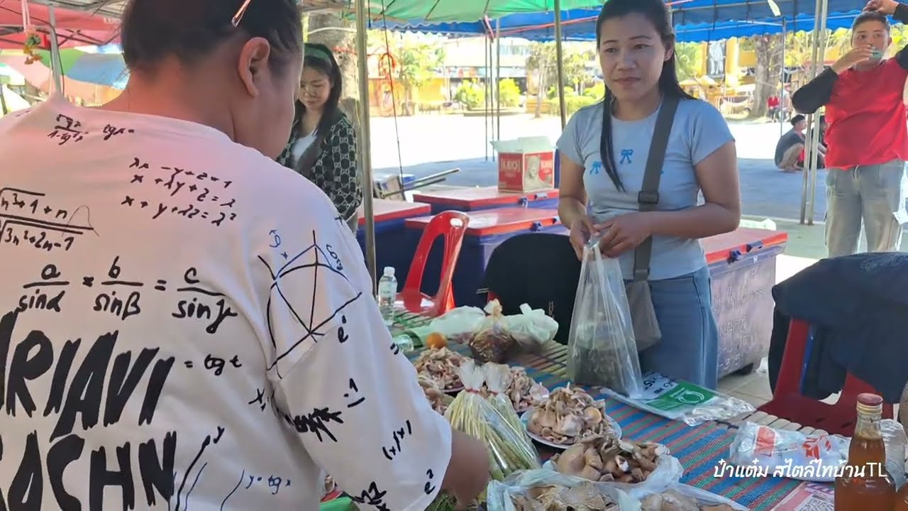 บุญตลาดมีหมอลำซิ่ง ตลาดของป่าตามฤดูกาล อ.เขมราฐ จ.อุบลฯ