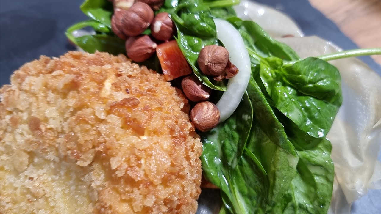 Gebackener Ziegenkäse mit Babyspinat-Salat