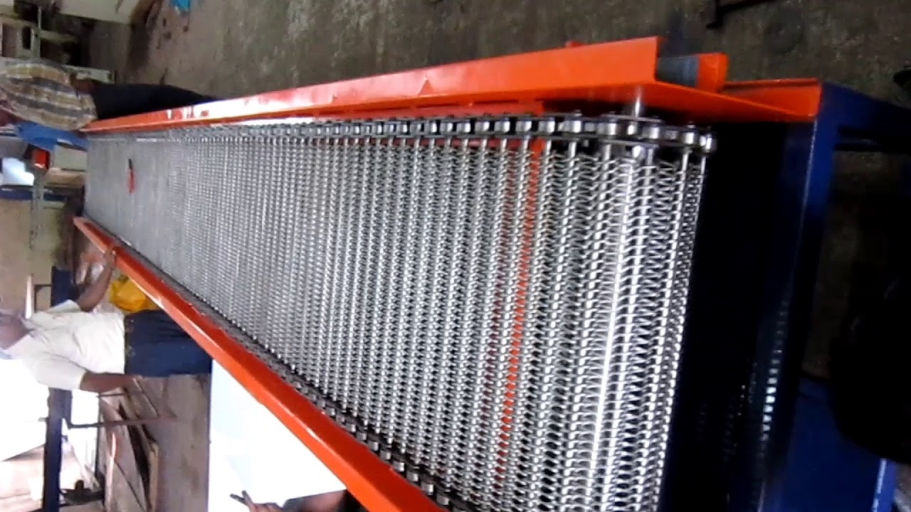 Wire mesh conveyor