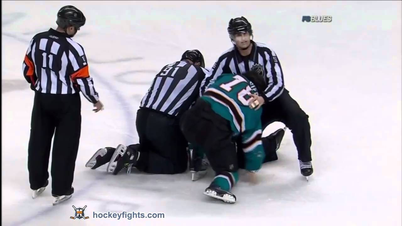Ian Cole vs Benn Ferriero Jan 15, 2011