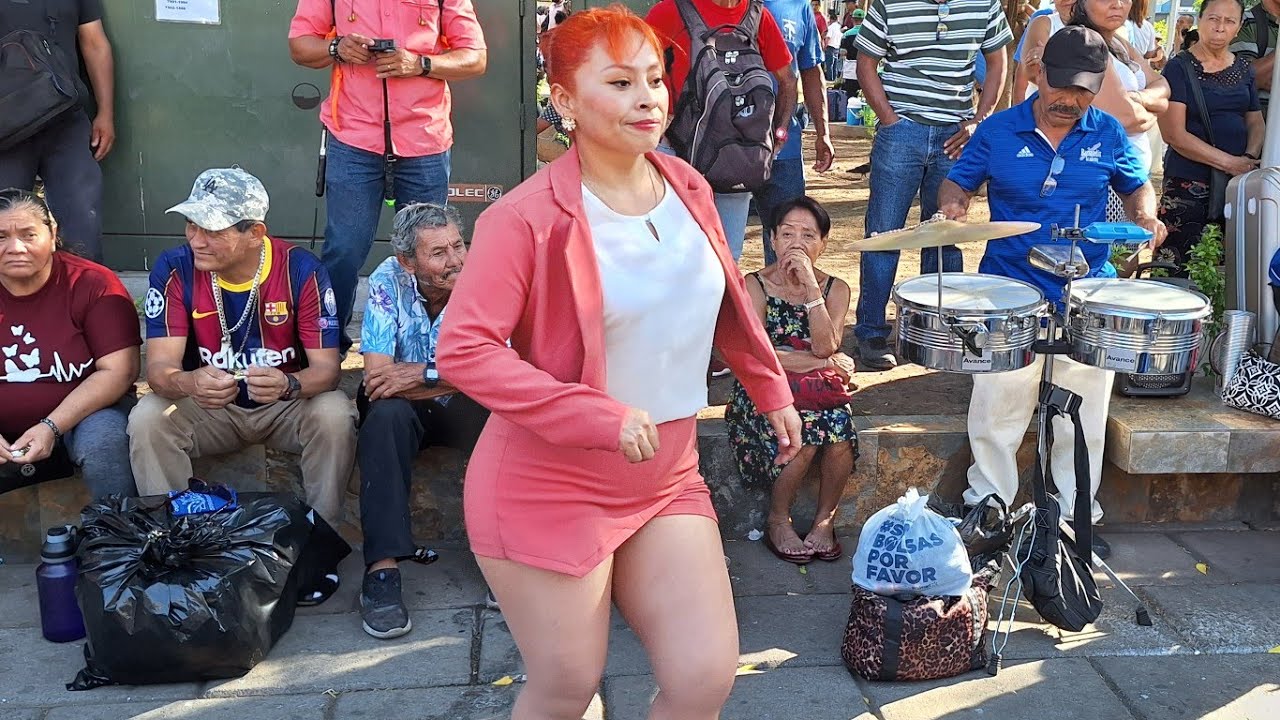 DESDE LA PLAZA LIBERTAD EN VIVO EN EL DOMINGO DE RUMBA Y ZUMBA CHELEEE