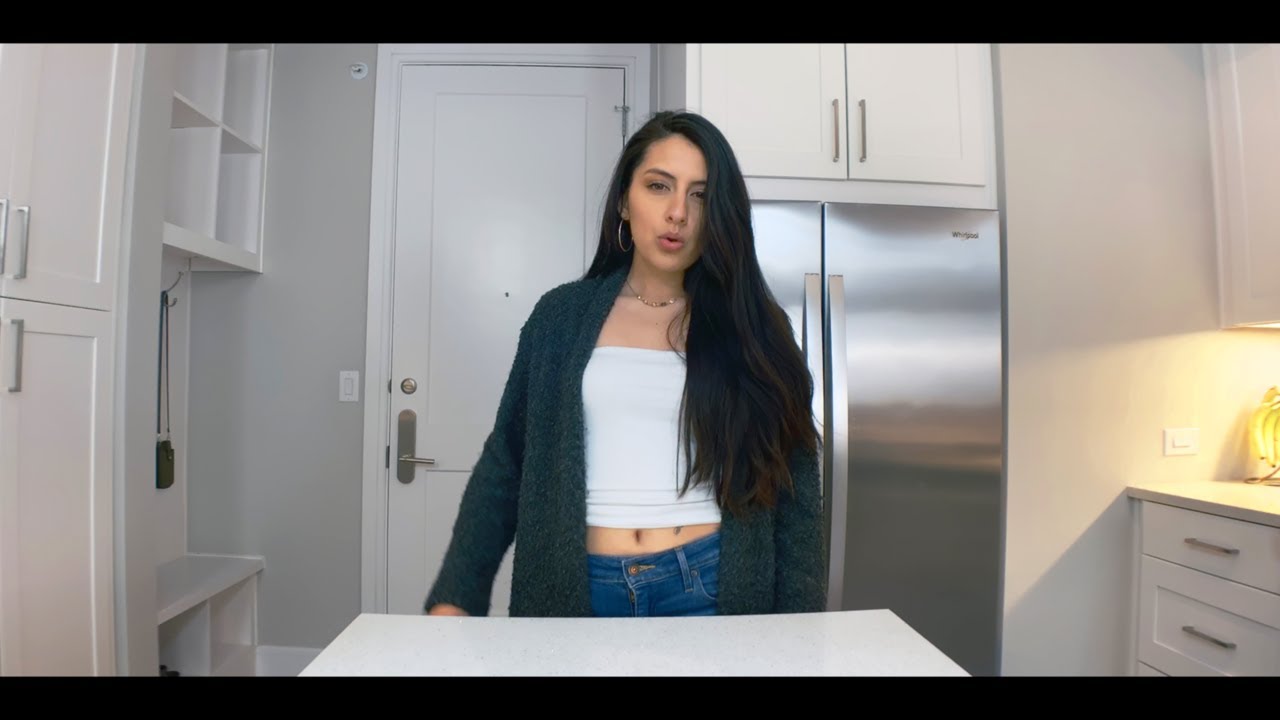 Si Te Vas (Lyric Video) - Angélica Gallegos