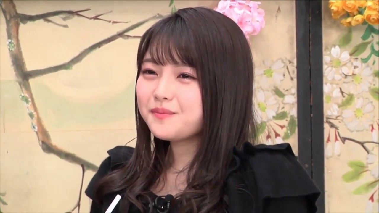苺を食べる麻倉ももさんがかわいい