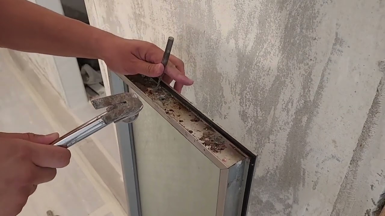 搭佈景示範更換窗較。男主角：泥水edan