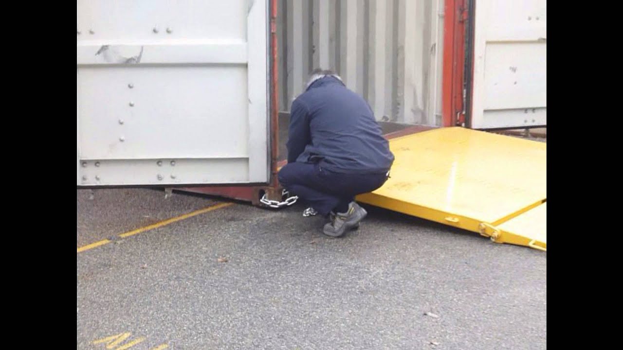 How to use a forklift container ramp