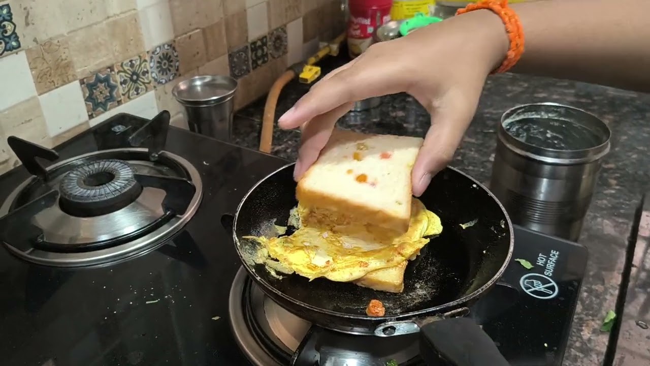 Tutorial of making bread omlette 