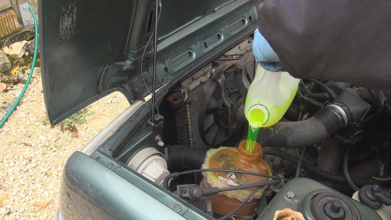 Comment changer le liquide de refroidissement d'une Renault Super 5 GTX/Baccara