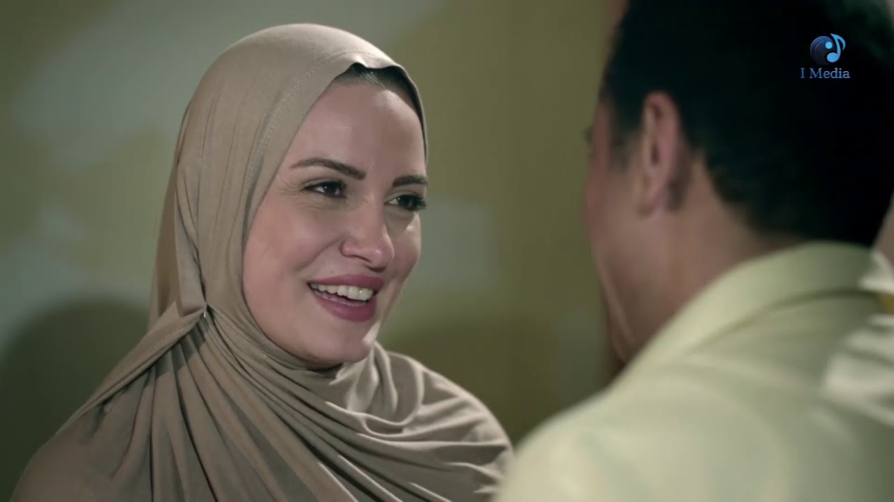 خميس قفل  الباب  وعايز  يستفرد  بيها  بس حصل  اللى  محدش  يصدقه