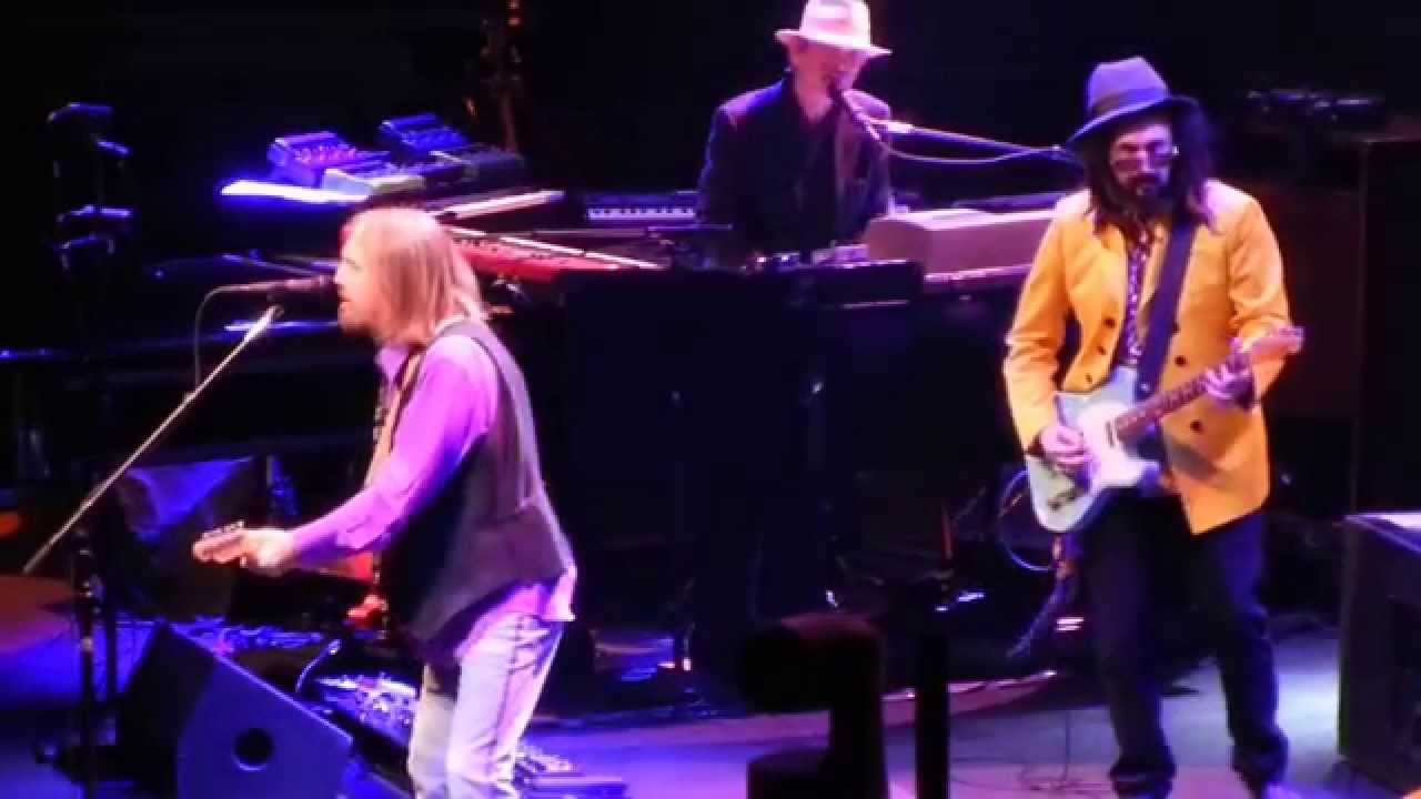 I'm Not Your Steppin' Stone - Tom Petty & the Heartbreakers - Honda Center - Anaheim CA - Oct 7 2014
