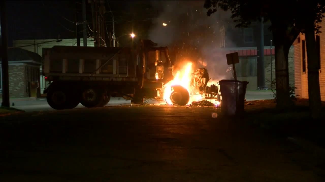 Protests, vandalism erupt after Kenosha police officer shoots, seriously injures man