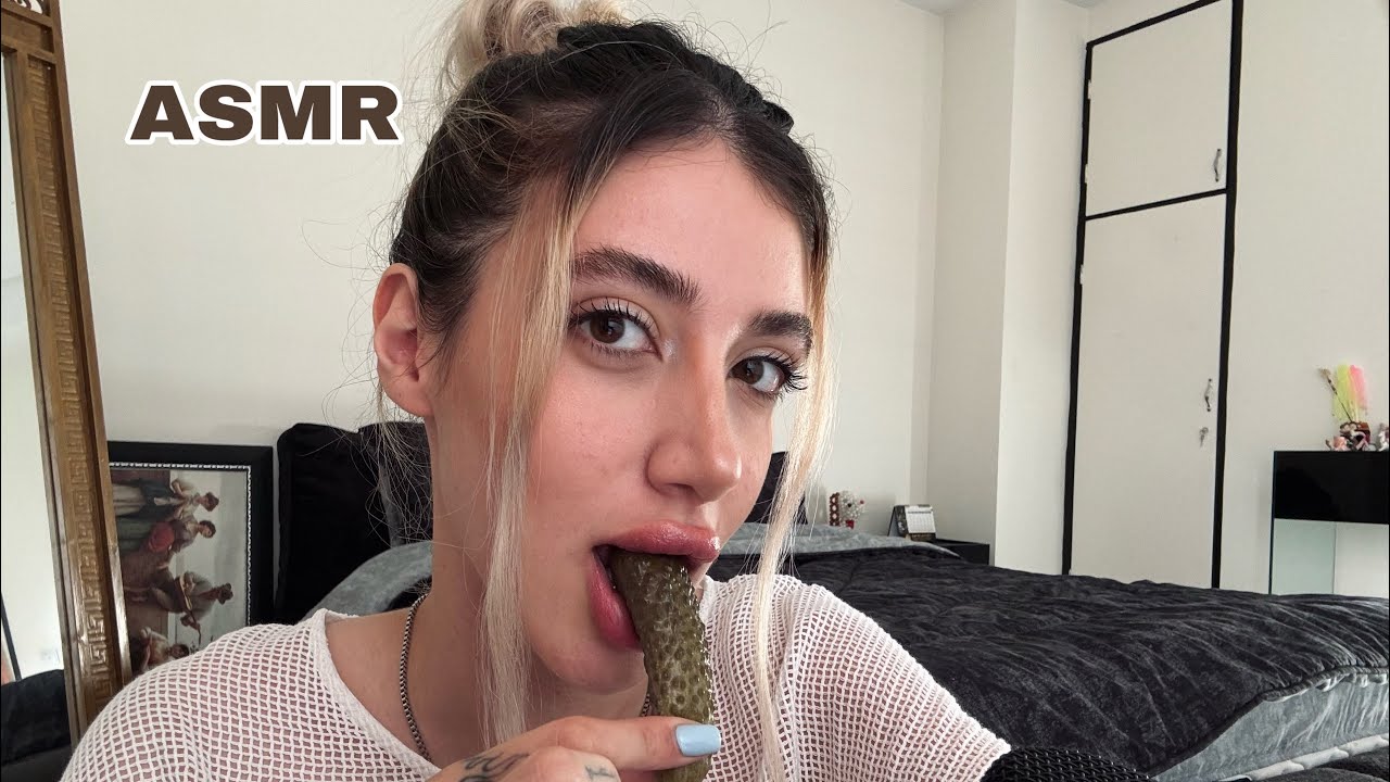 ASMR MUKBANG/ موکبانگ خیارشور