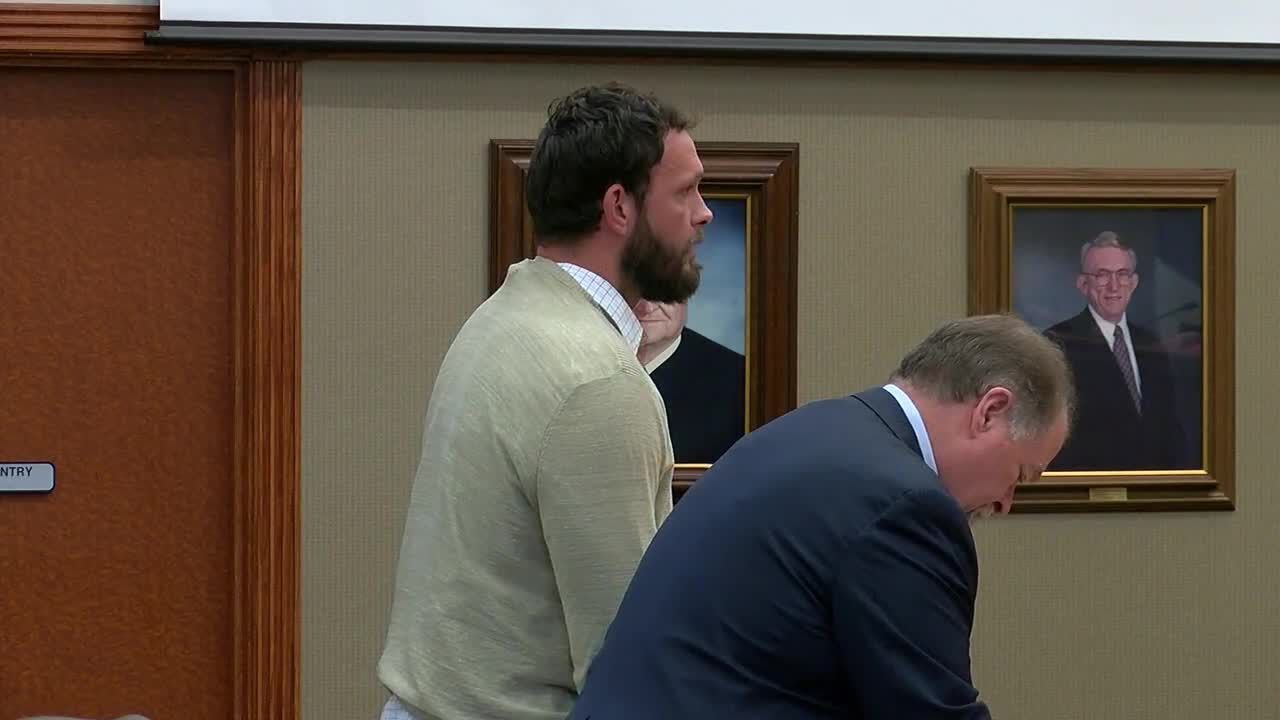 Courtroom Video: White Oak man pleads guilty to downloading child porn