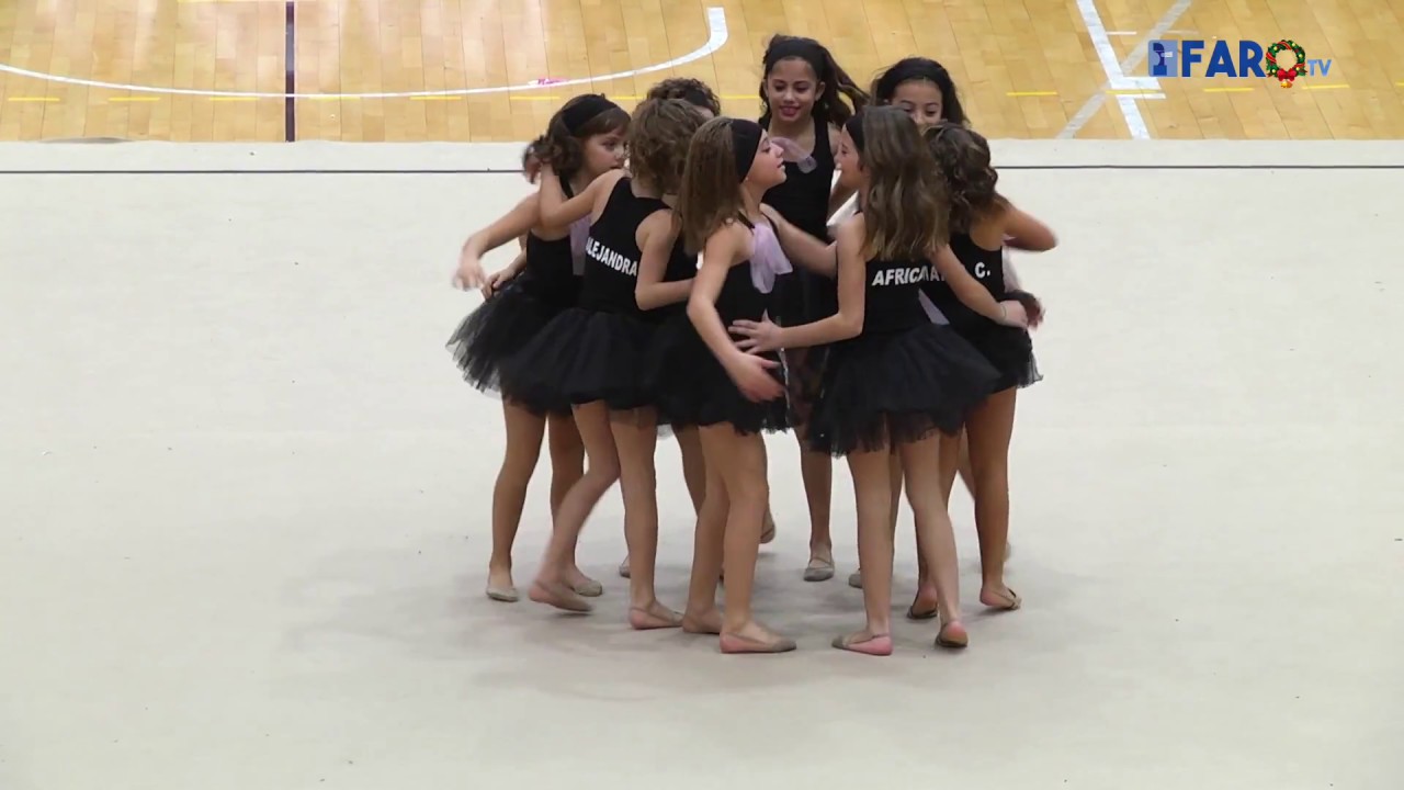 La gimnasia rítmica se hace más solidaria por Navidad