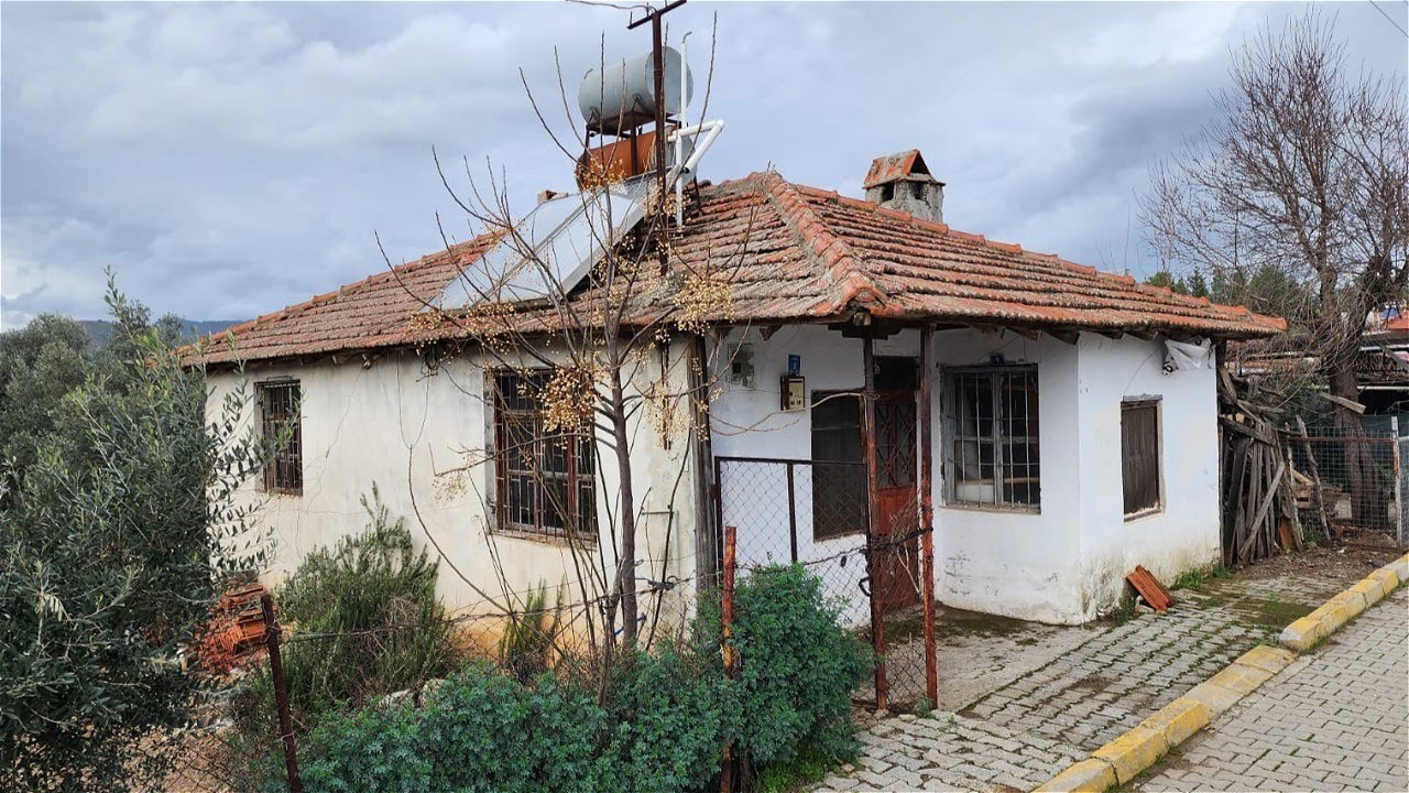 Seydikemer ilçe Merkezinde Satılık Müstakil 340 Metrekare Arsa Ev ve Bahçe