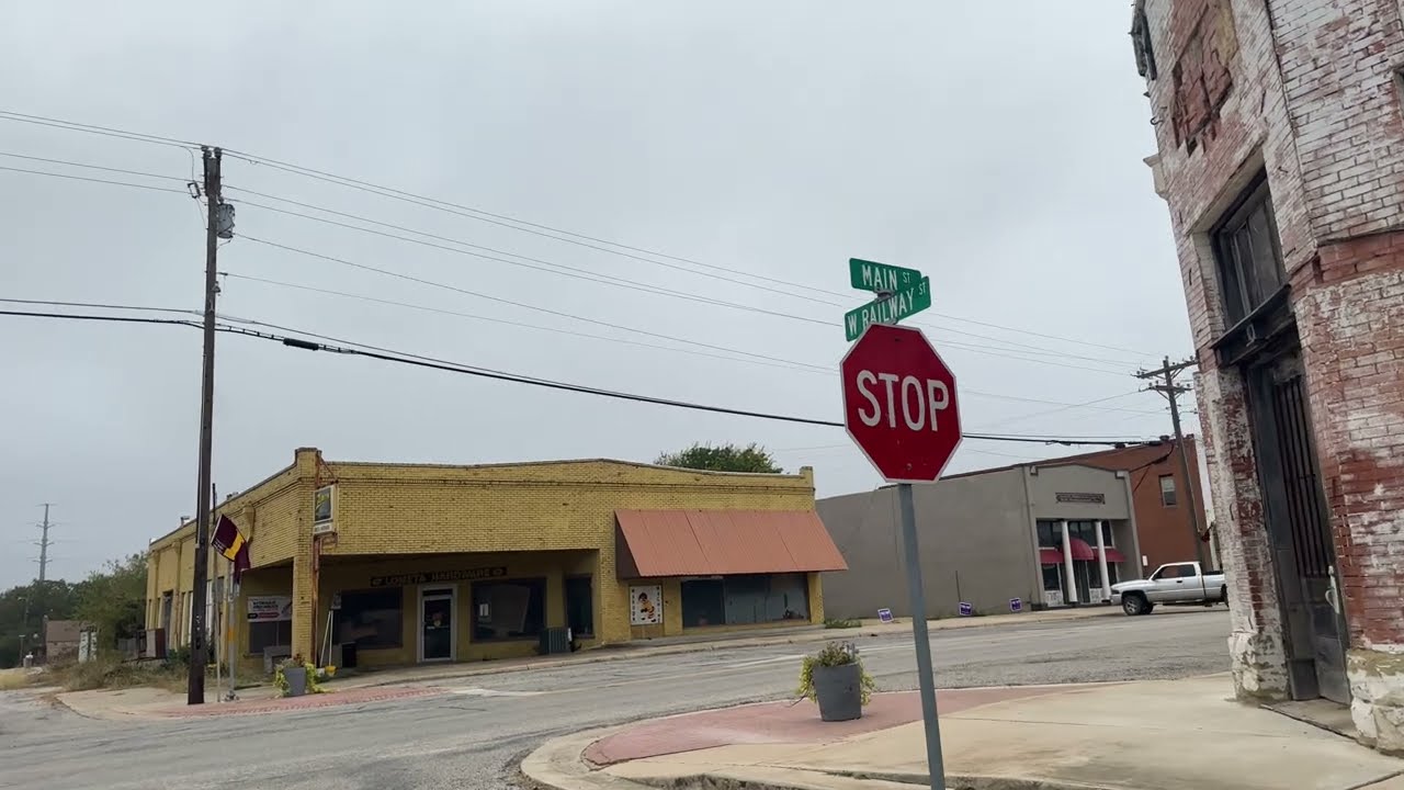 Walking tour of Lometa Texas in 4K