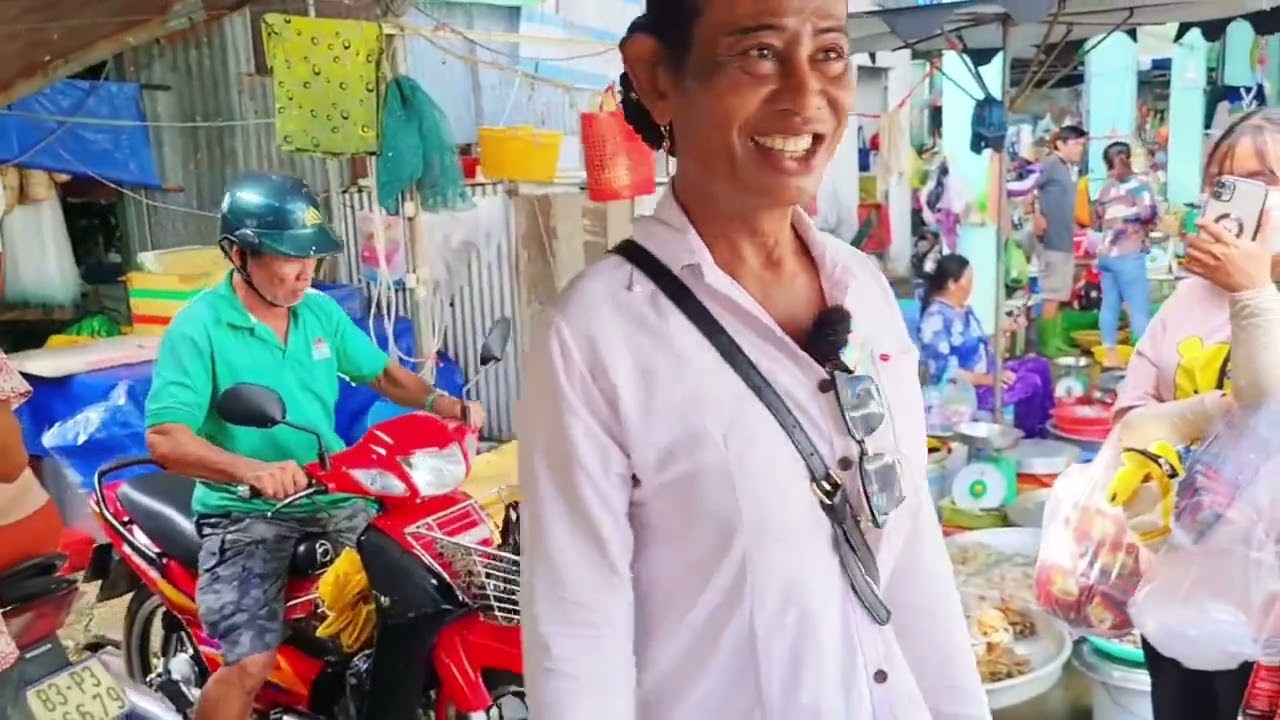 Cả Chợ Nhu Gia Lâ Quá Không Gặp Idol Thảo Sương Bà Con cô bác trong chợ Rất Vui