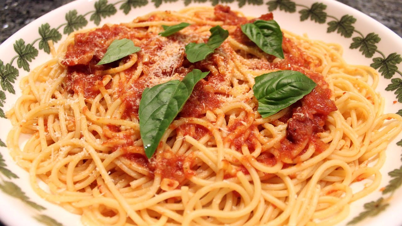 Bucatini all'Amatriciana Recipe - OrsaraRecipes