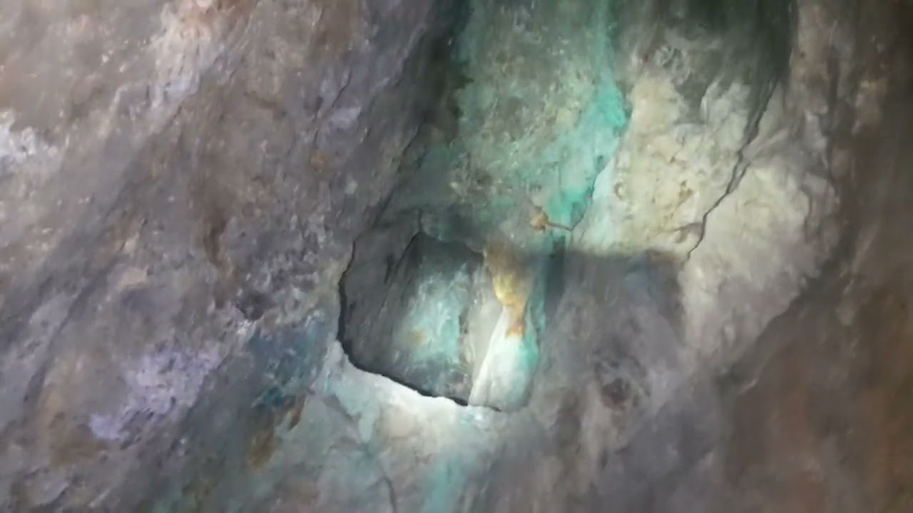 Rennes le château, bugarach  rennes-les-bains Voici une mine datant de la proto-histoire.