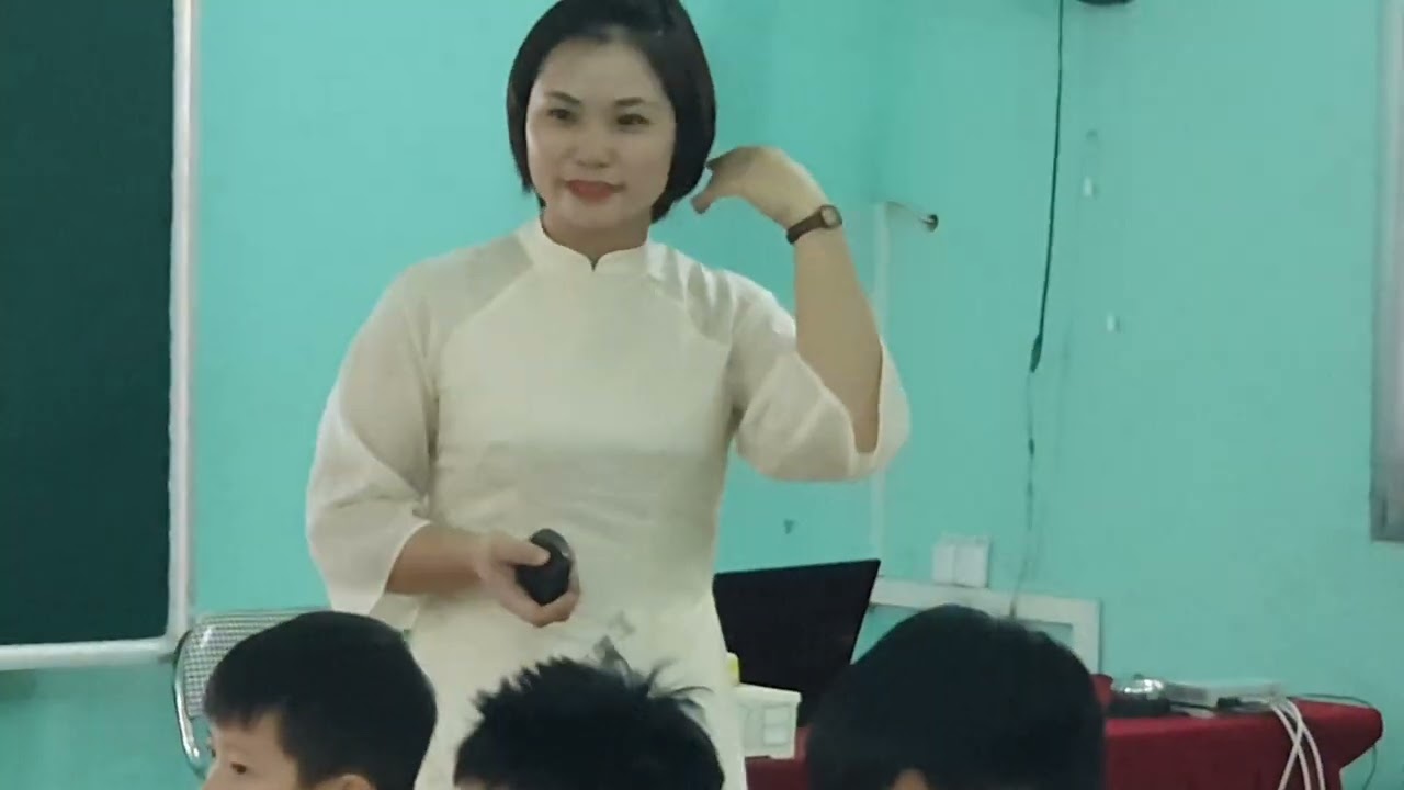 cô Trang Trần - Thcs Đoan Bái Vs tiết thi GVG được đánh giá hay nhất.