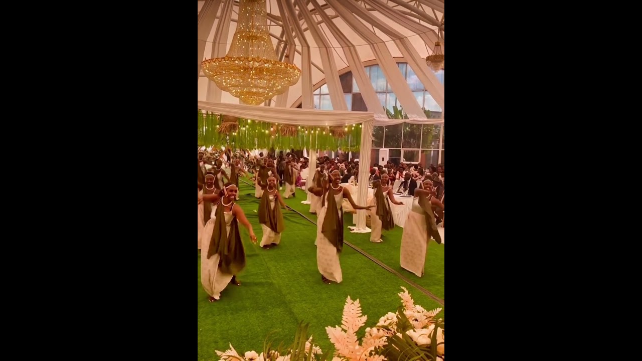 Traditional dance during a wedding ceremony in Rwanda 🇷🇼🇷🇼