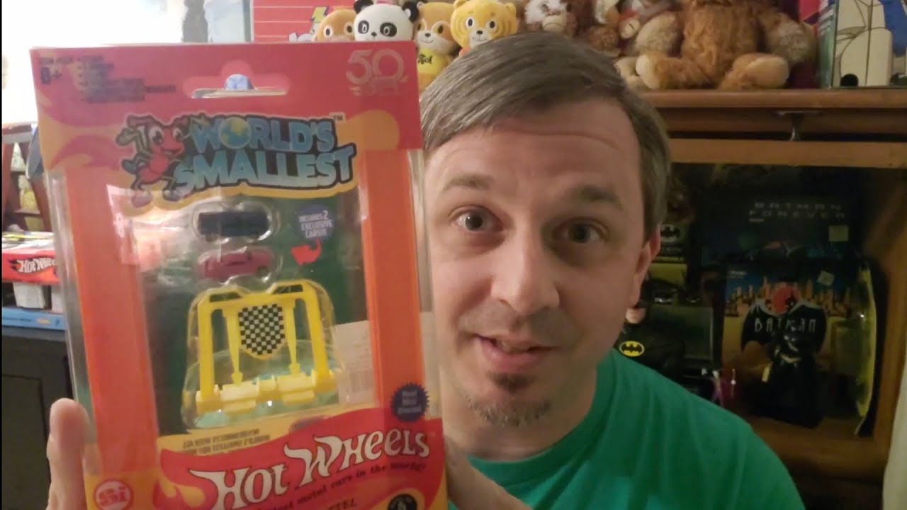 REVIEW: World's Smallest Hot Wheels Drag Race Set