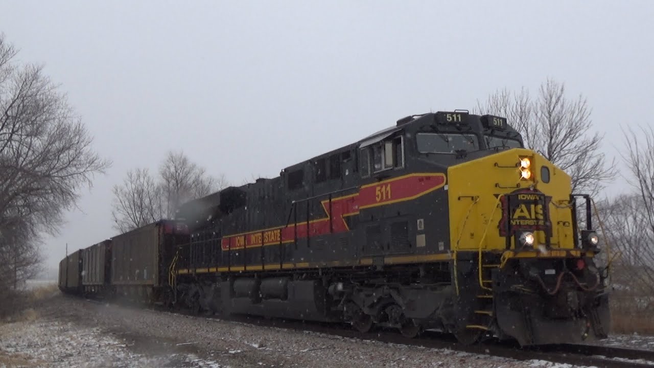 Union Pacific and Iowa Interstate Trains around Cedar Rapids and Fairfax 12-19-22