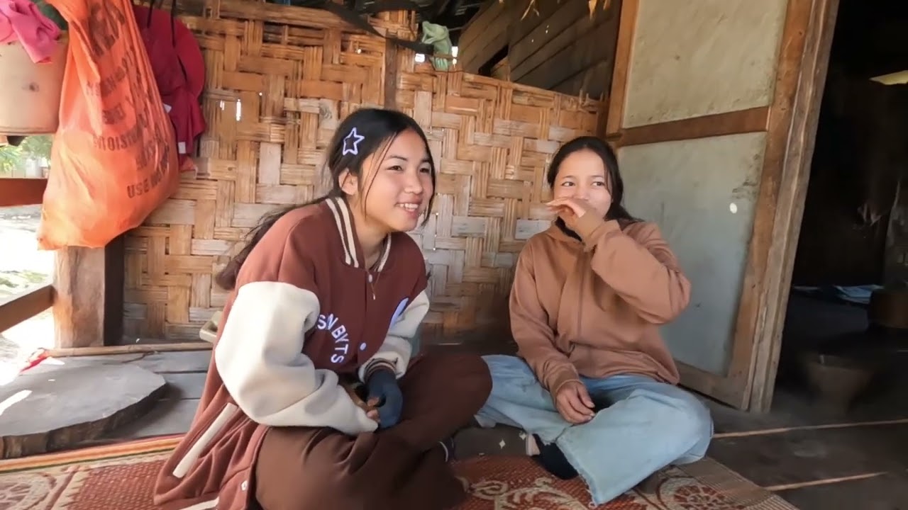 หนุ่มไทยใจเกินร้อยมาแบ่งปั่นสาวลาวให้มีความร้อยยิ้ม