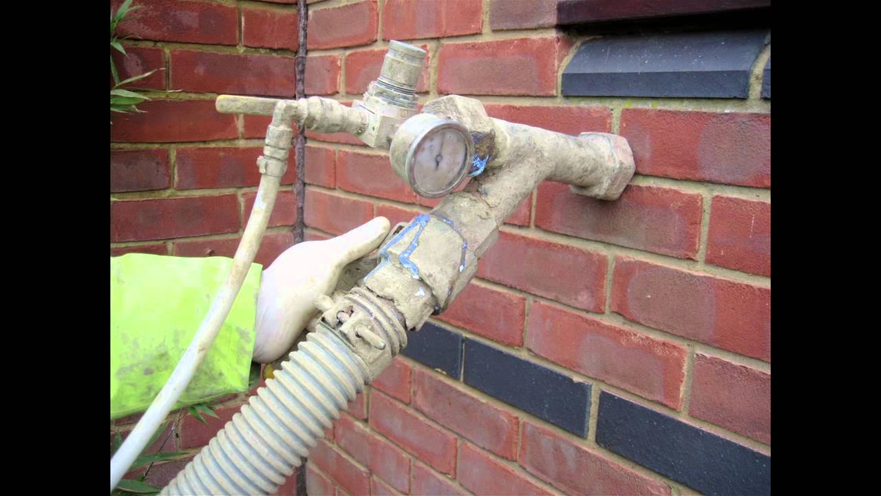 How does cavity wall insulation work?