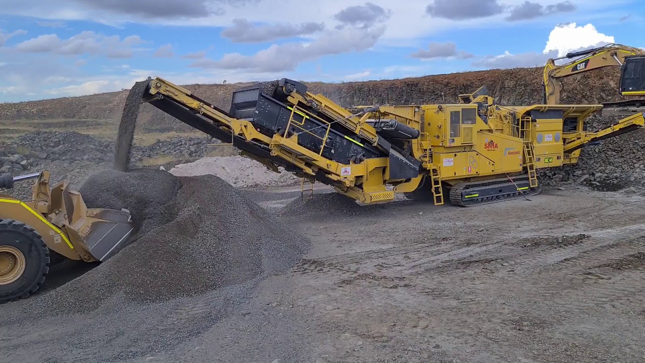 IMPACTOR - Keestrack R6 Impactor crushing basalt to 25mm at 240tph, engine at 80%