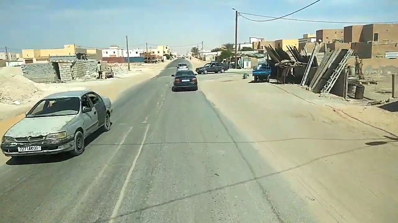 من طريق السينيغال بنواكشوط تجاه أرض الوطن تقريبا 450 كلم بين نواكشوط والكركرات
