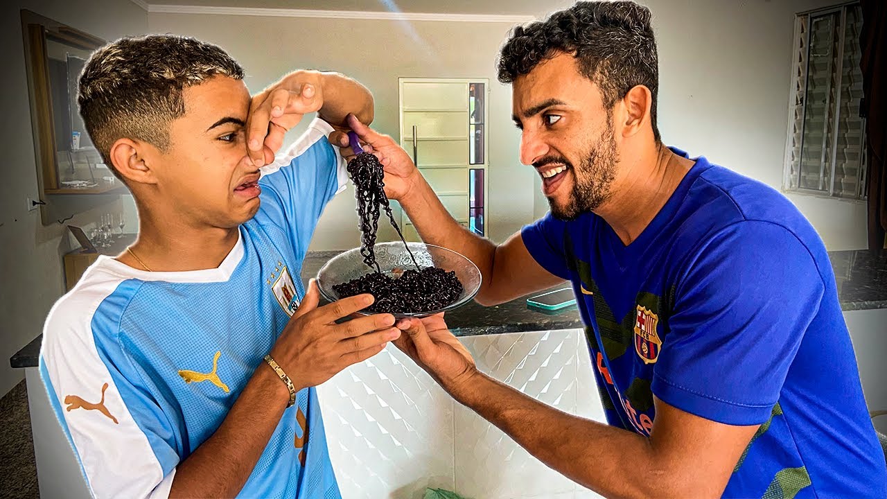24 HORAS DANDO SÓ COMIDA PRETA PARA O BRUTINHO! Ele surtou