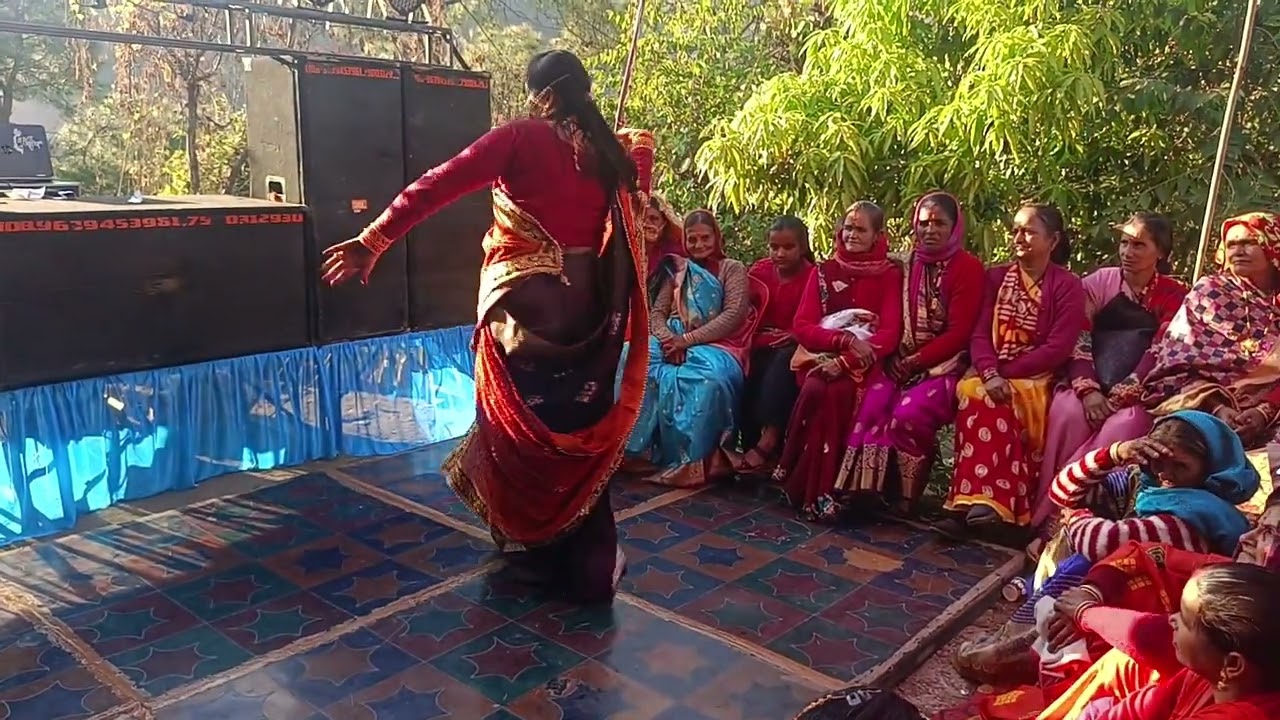 महिला संगीत dance..(गली मे आज चाँद निकला) #wedding #dance #viral #kumauni #shadi 
