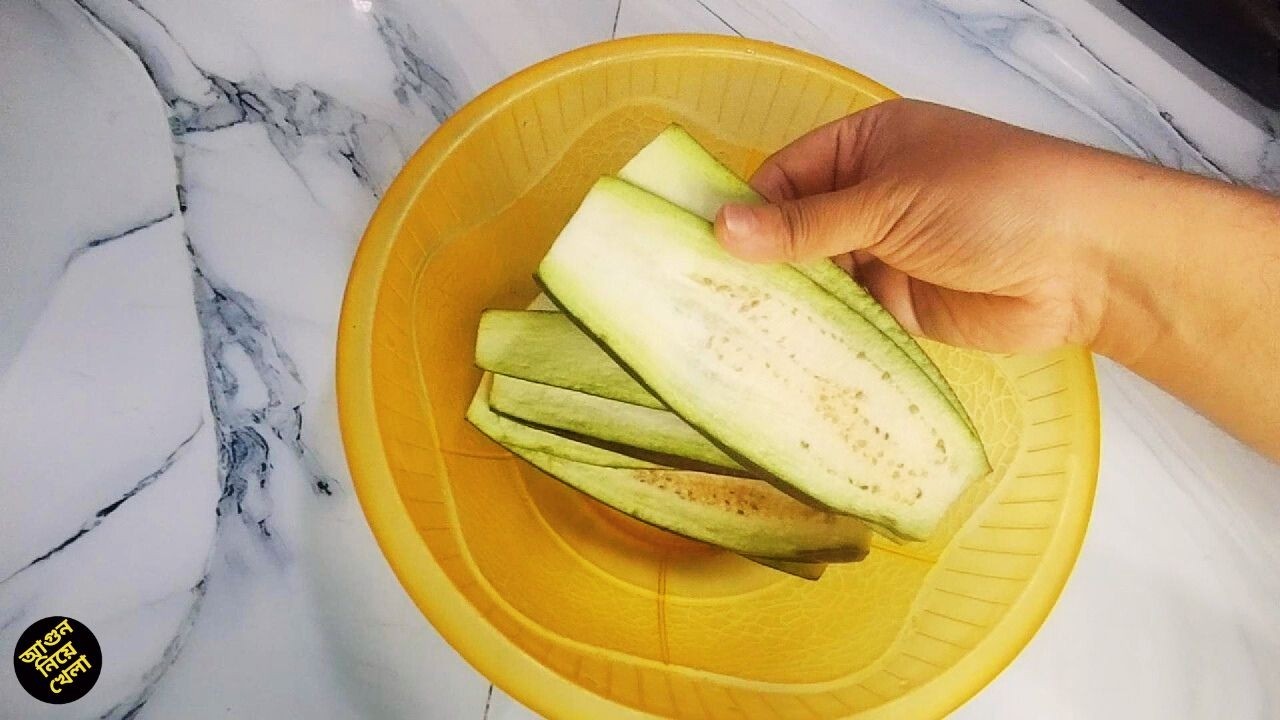 বেগুনি রেসিপি | মুচমুচে পারফেক্ট ইফতারি বেগুনি বানানোর সহজ উপায়