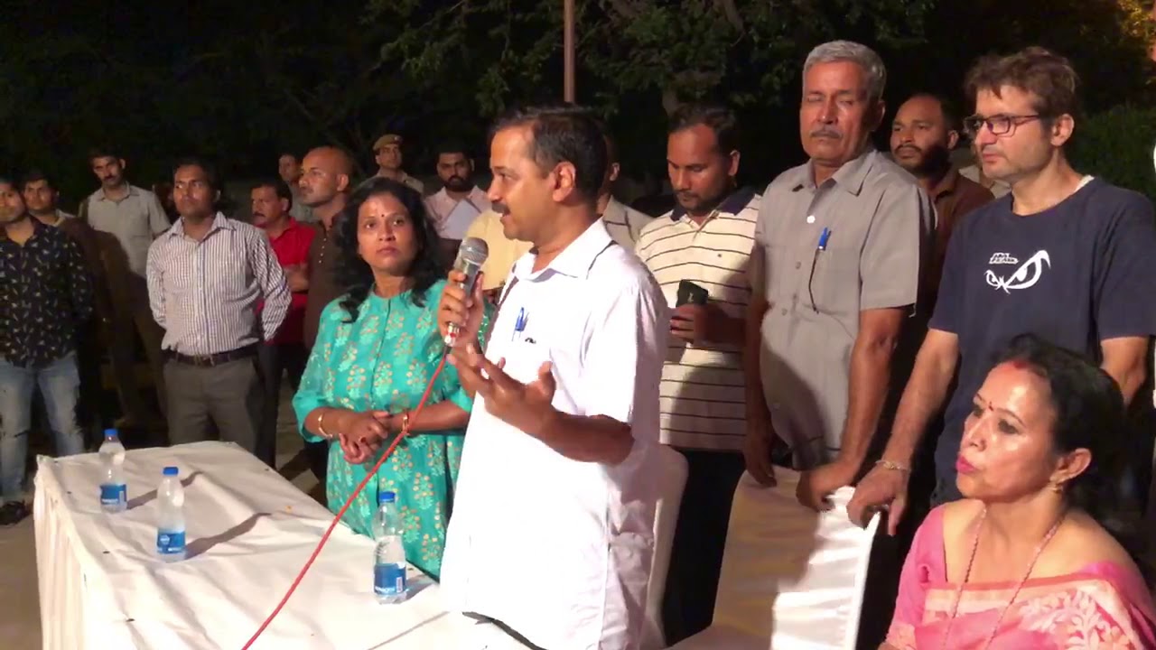 Delhi CM Arvind Kejriwal Interacts with the residents of Sarojini Nagar , New Delhi