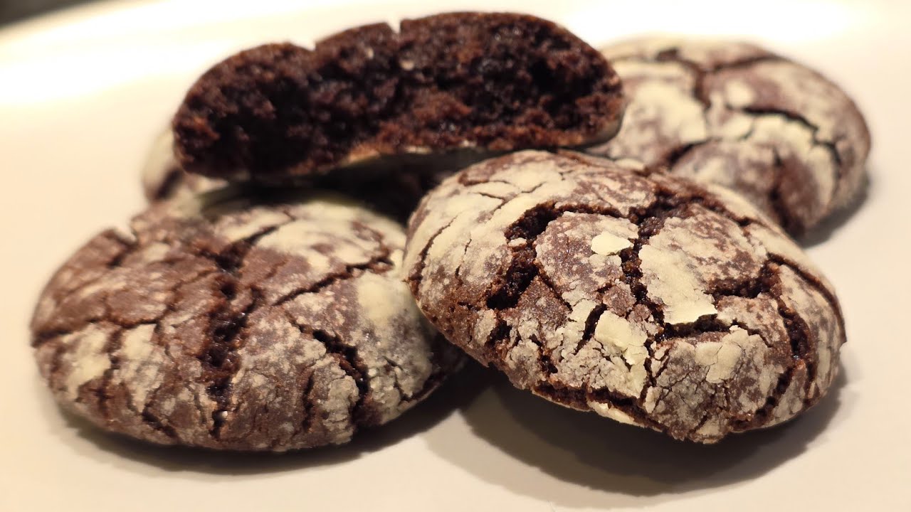 The Perfect Chocolate Crinkle Cookies (With Just 1 Egg!)