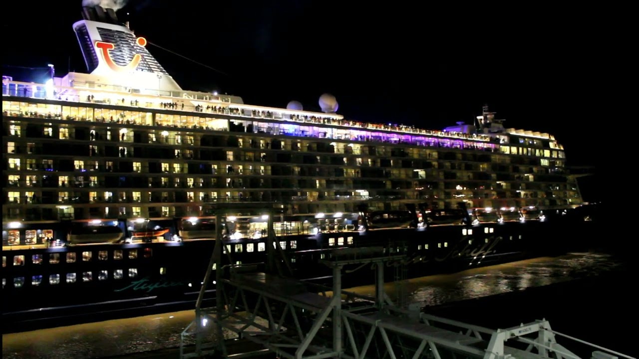 Mein Schiff 3 verlässt Bremerhaven und nimmt Kurs auf Funchal, Madeira (Portugal)