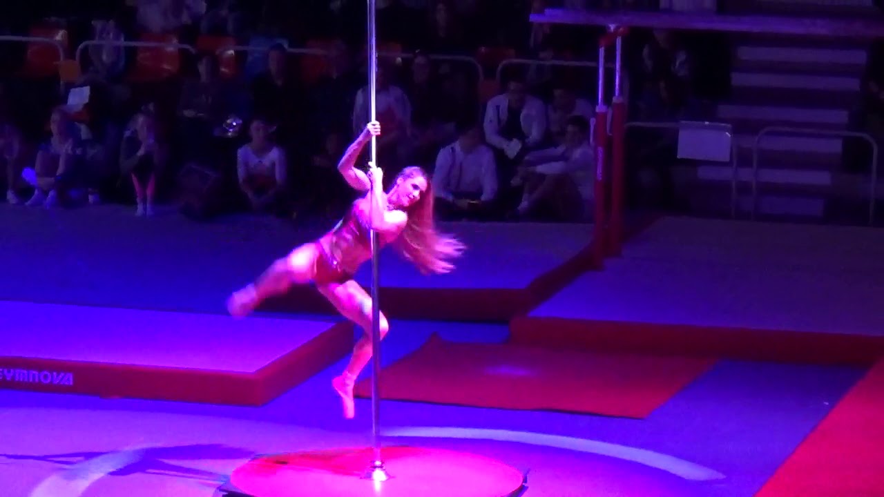 Palais des gym Orléans  Claire Francisci Pôle dance 1