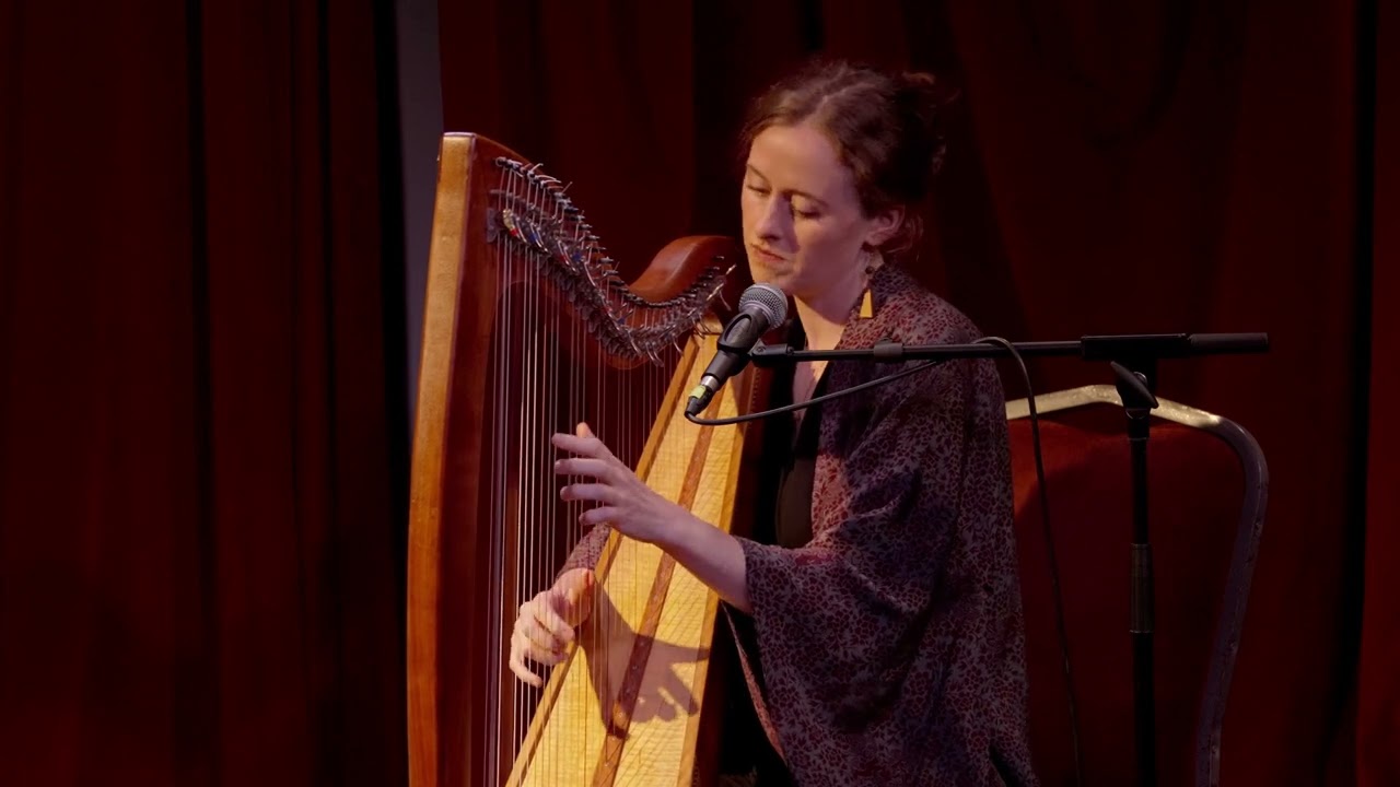 Aisling Urwin & Niamh O'Brien – Oscail an Doras