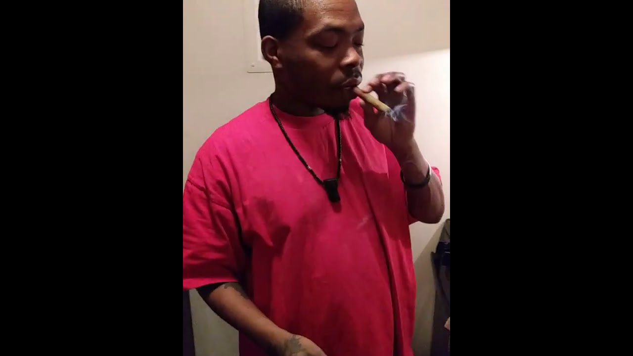 Manny pederico testing smoking a Packwoods blunt -Pre Rolled backwood