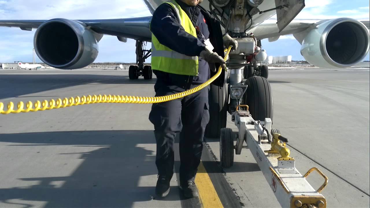 Boeing 767 push back