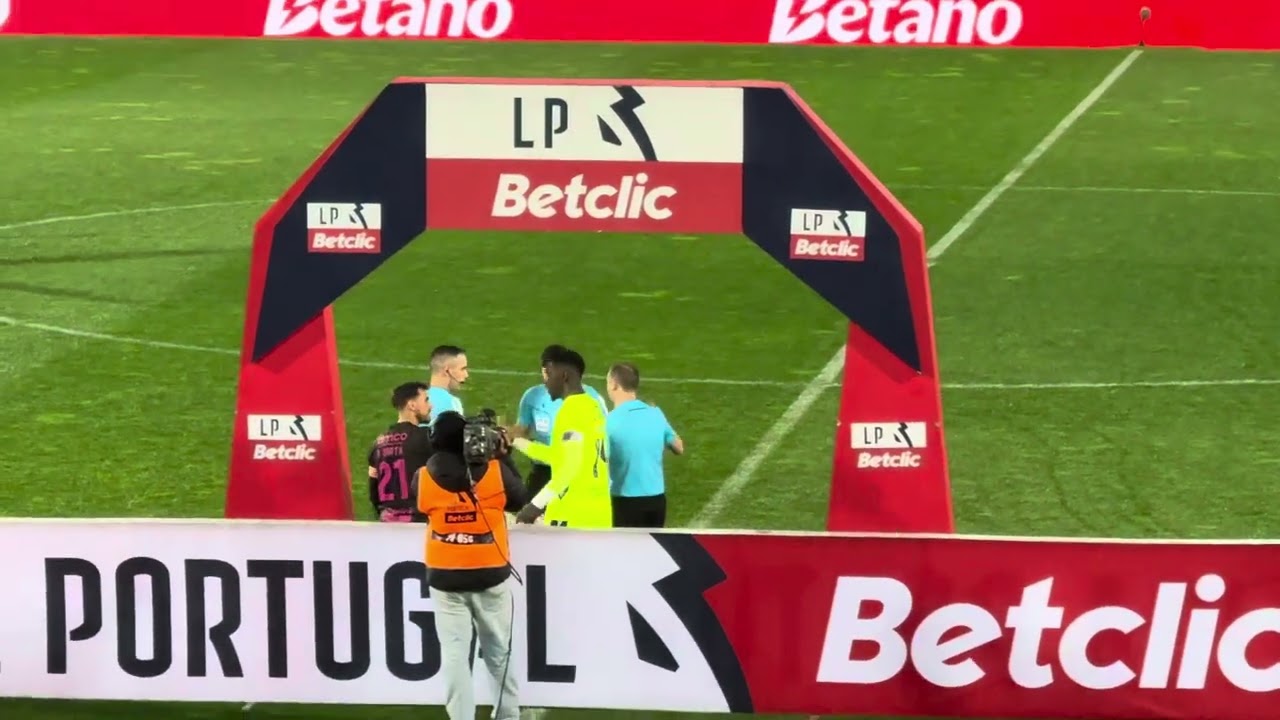 Ambiente fantástico no início do derby do Minho VITÓRIA SC - SC BRAGA