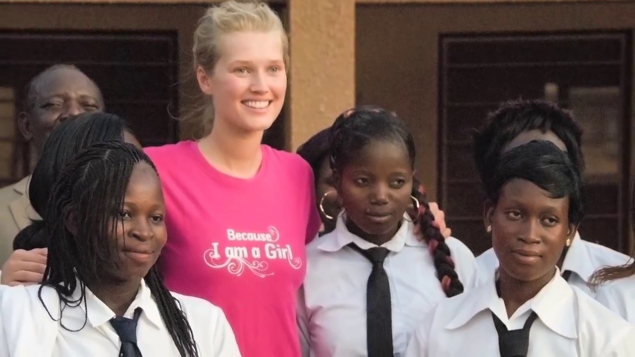 Lindex   #SuperRoleModel Toni Garrn