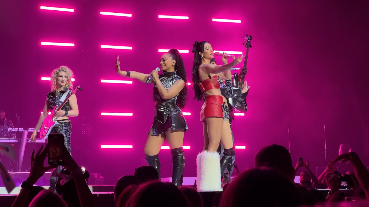 Katy Perry Jingle Bell Ball 2024 Hot N Cold/Last Friday Night