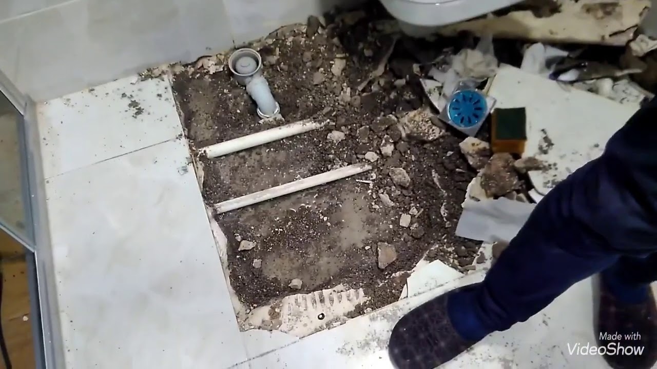Banyodan Alt Kata Su Akıyor
