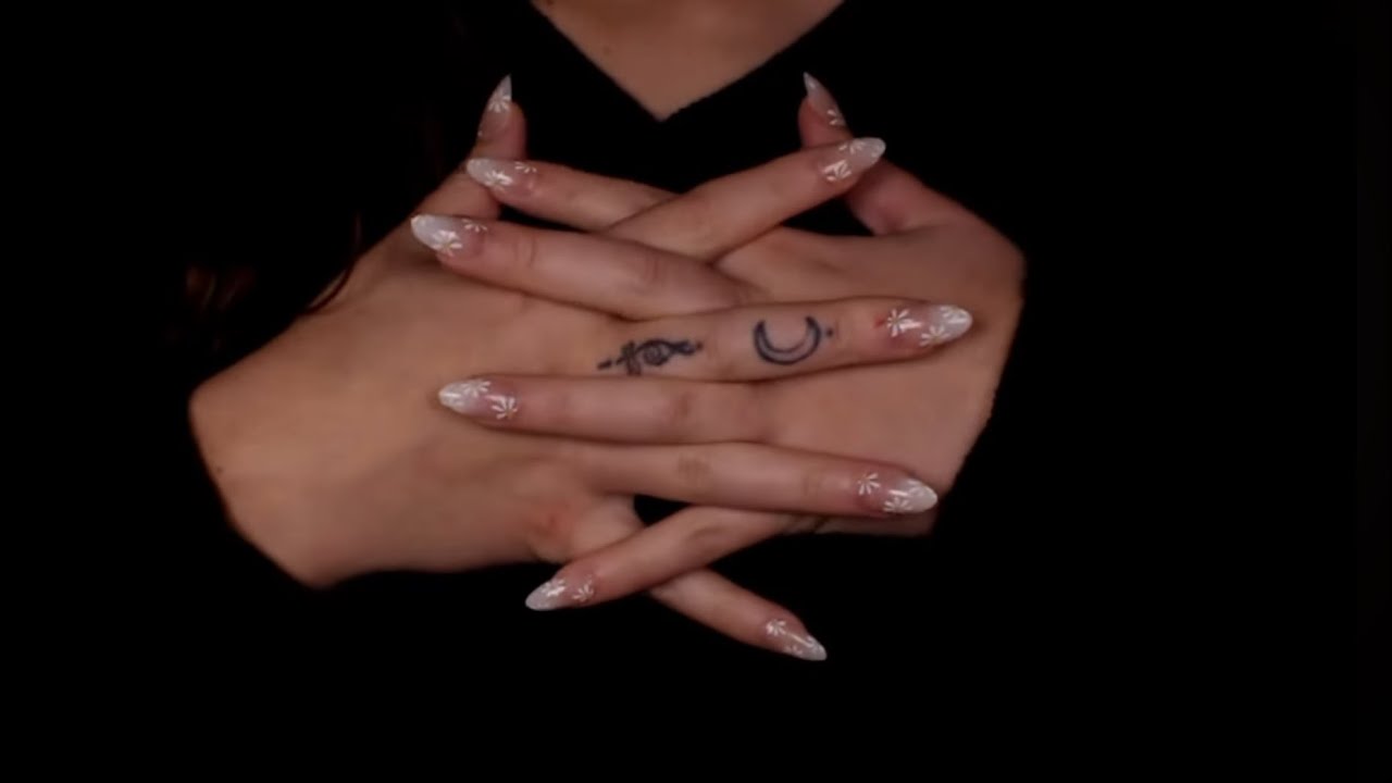 Hypnotic Hand Movements ASMR with Relaxing Meditation Music 🧘🏻‍♀️😌💭